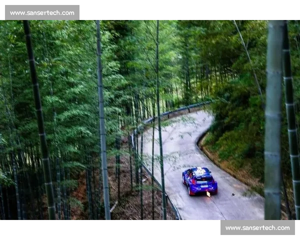 拉力巅峰对决开启，徐俊龙游赛道一马当先